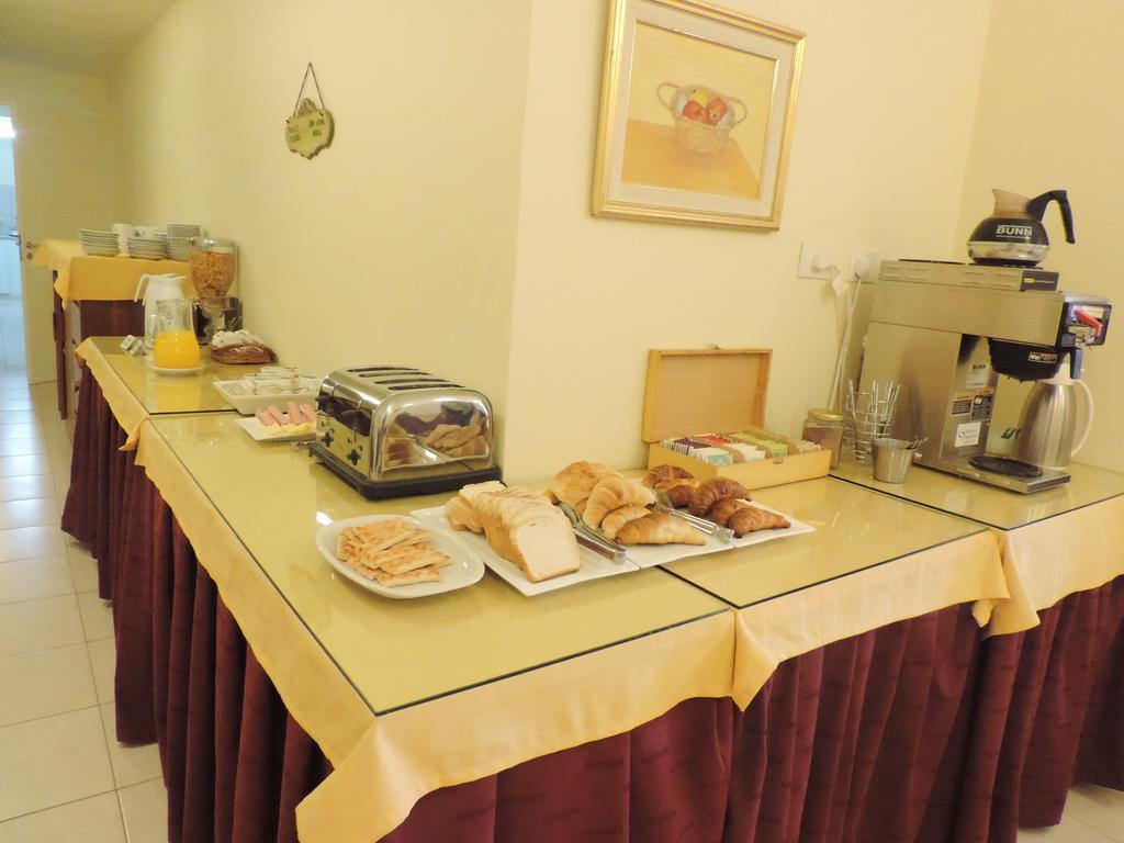 Hotel Galicia Trelew Eksteriør billede